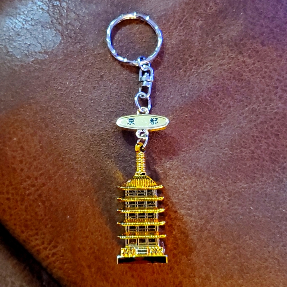 🖤Japanese pagoda keychain